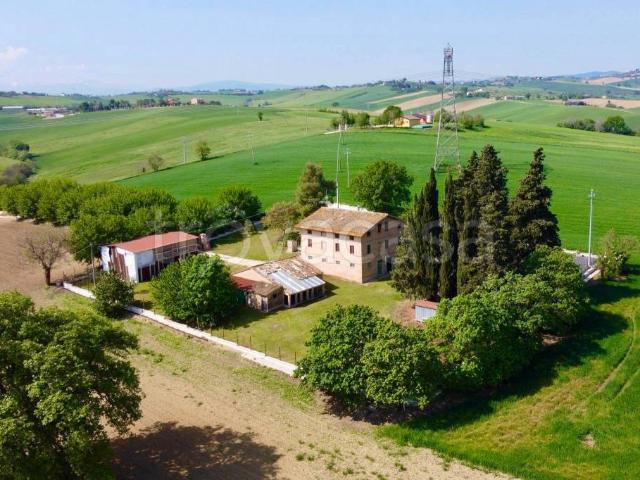 Vendesi rustico/casale/corte a Pollenza