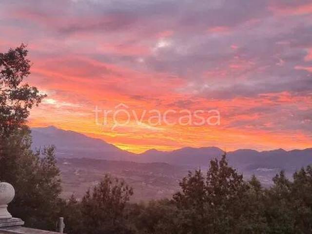 Vendesi rustico/casale/corte a Posta Fibreno