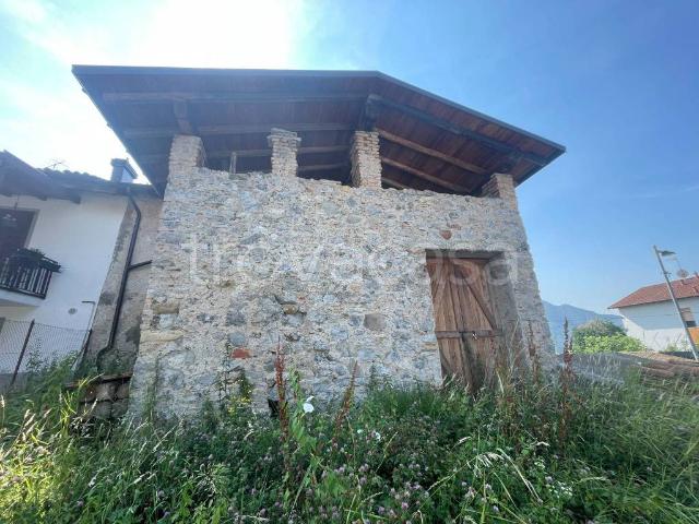 Vendesi rustico/casale/corte a Premolo via Botta, 43