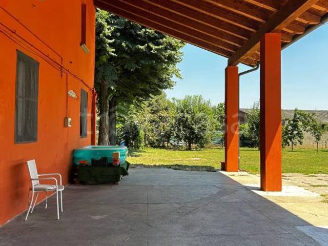Vendesi rustico/casale/corte a Quinzano d'Oglio via Luigi Cadorna, 51