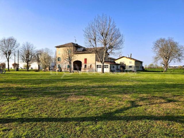Vendesi rustico/casale/corte a Reggio nell'Emilia via Pietro Micca, 4, Codemondo