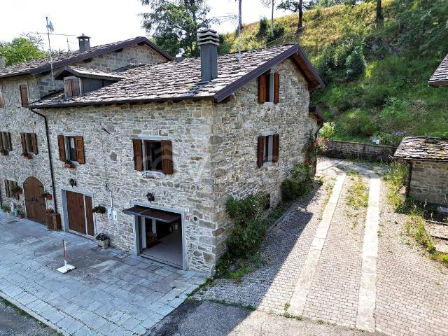 Vendesi rustico/casale/corte a Riolunato via Castiglione, 14
