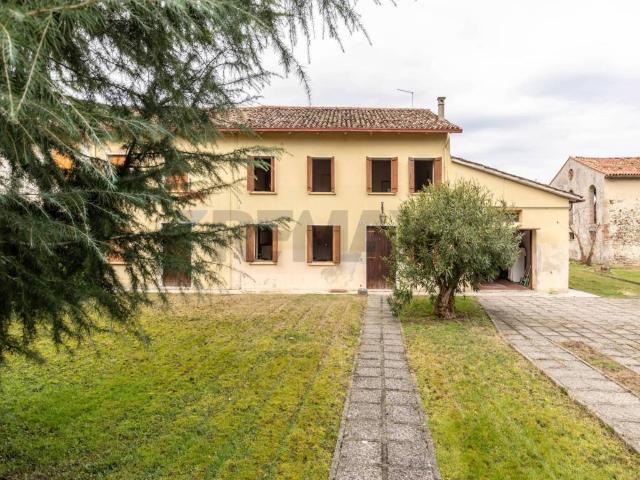 Vendesi rustico/casale/corte a Santa Lucia, Santa Lucia di Piave