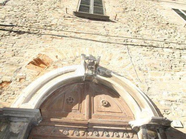Vendesi rustico/casale/corte a Sant'Angelo in Vado via Montone