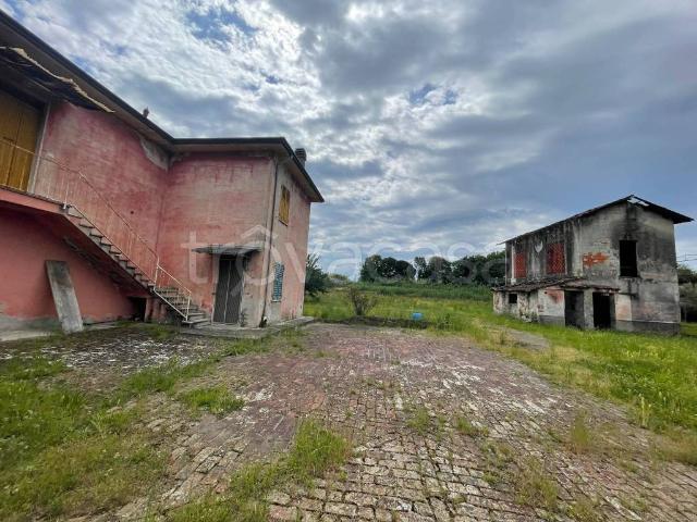 Vendesi rustico/casale/corte a Sarzana