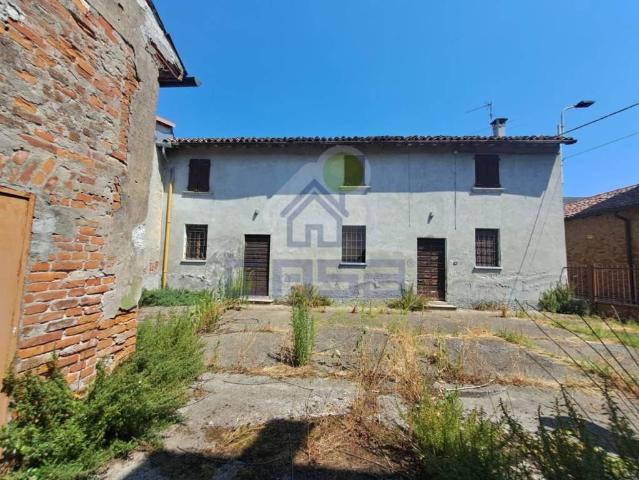 Vendesi rustico/casale/corte a Sesto ed Uniti via Castello n°15, Sesto Cremonese