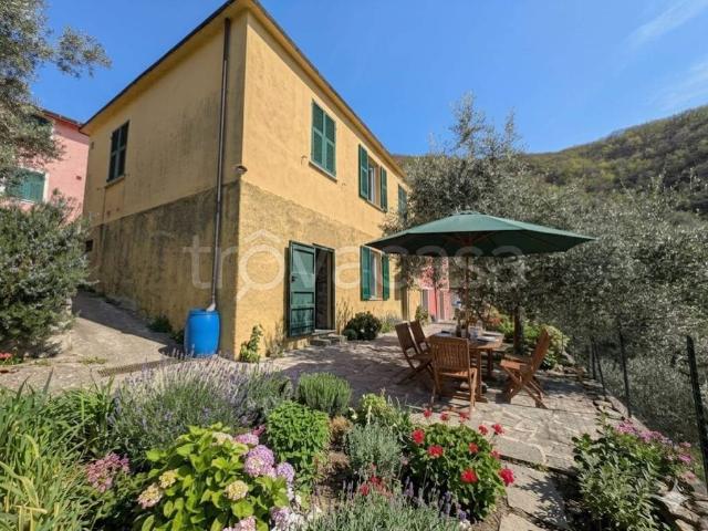 Vendesi rustico/casale/corte a Sori via Castello, 21, Capreno