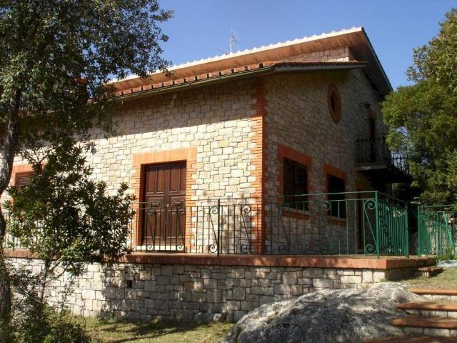Vendesi rustico/casale/corte a Terracina