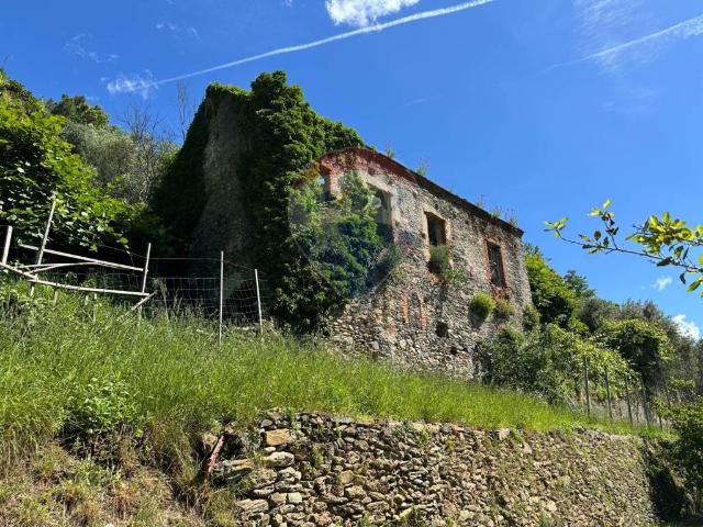 Vendesi rustico/casale/corte a Vado Ligure via Pertinace, 32, Sant'ermete