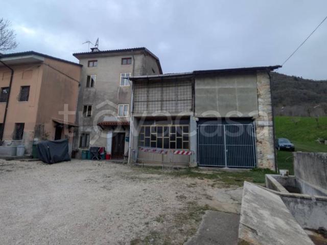 Vendesi rustico/casale/corte a Valdagno via Zovo