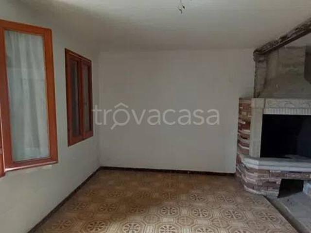 Vendesi rustico/casale/corte a Valdobbiadene