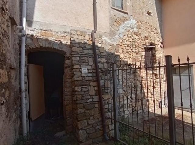 Vendesi rustico/casale/corte a Villa Faraldi