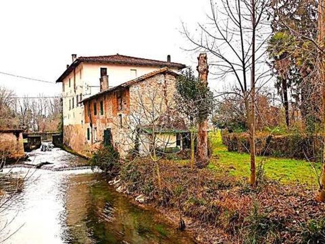 Vendesi rustico/casale/corte a Zoppola, Orcenico Inferiore