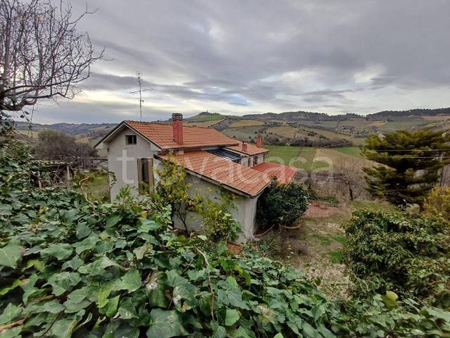Vendesi rustico/casale/corte ad Acquaviva Picena