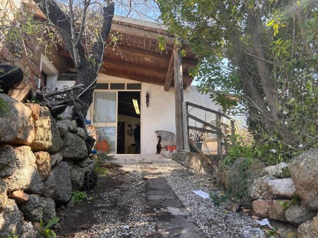 Vendesi rustico/casale/corte ad Aglientu