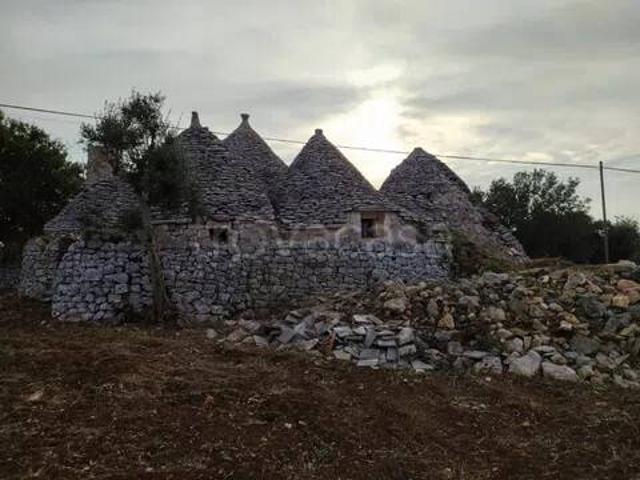 Vendesi rustico/casale/corte ad Alberobello via Dante Alighieri, 30