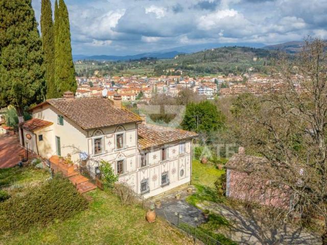 Vendesi rustico/casale/corte ad Arezzo, Via Fiorentina