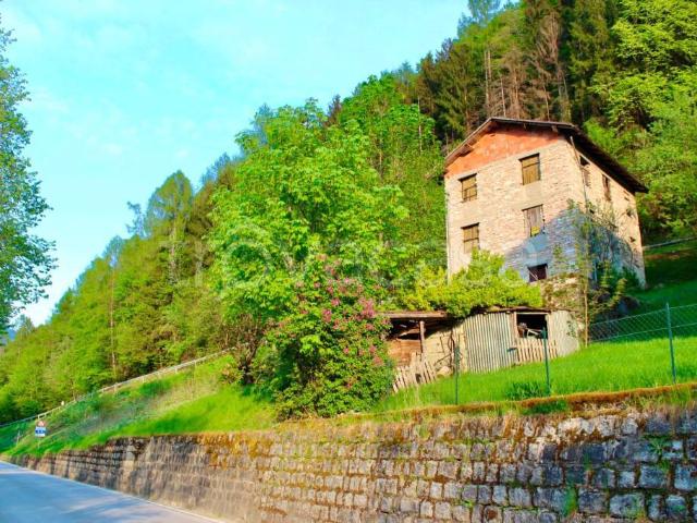 Vendesi residenziale a Castello Tesino via Roma