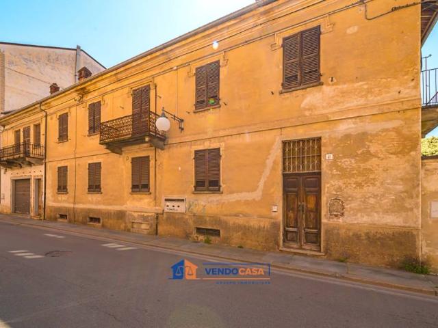 Vendesi stabile a Bra via Giuseppe Verdi, 25