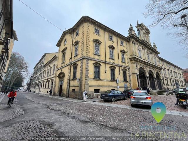 Vendesi stabile a Piacenza via Giulio Alberoni, 37, Piazzale Milano Stazione