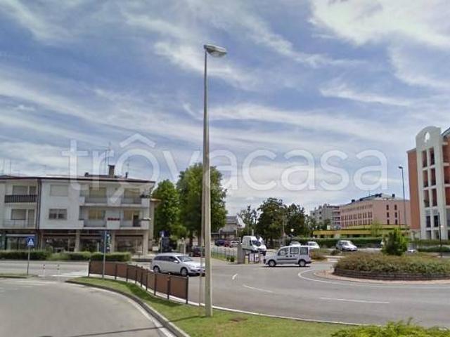 Vendesi stabile a Portogruaro viale Isonzo, 130