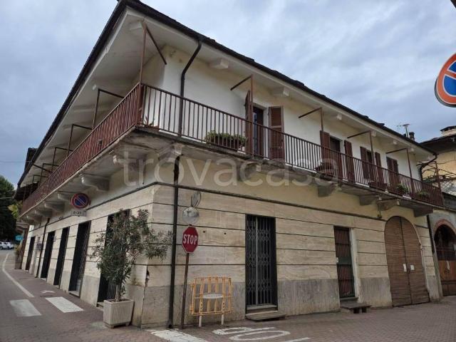 Vendesi stabile/palazzo a Cavour