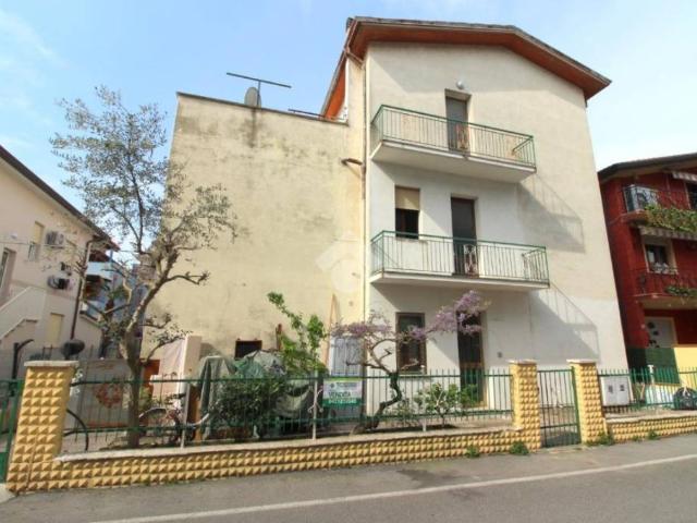 Vendesi stabile/palazzo a Caorle via del Gambero, 19