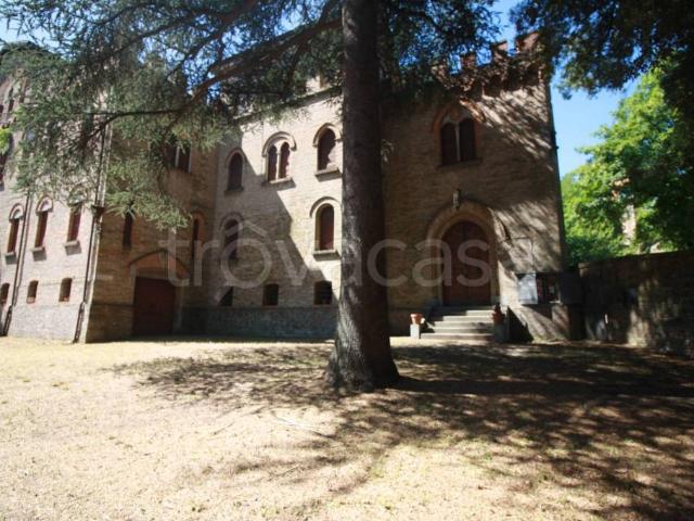 Vendesi stabile/palazzo a Cesena, Centro città