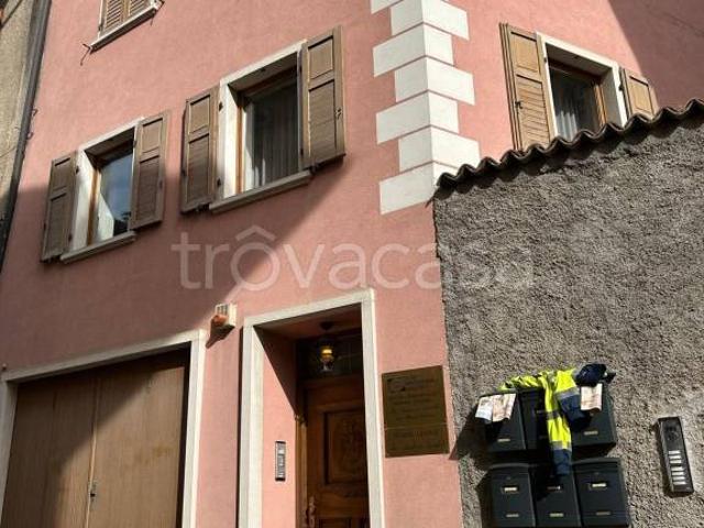 Vendesi stabile/palazzo a Cles via del Canalone, 4