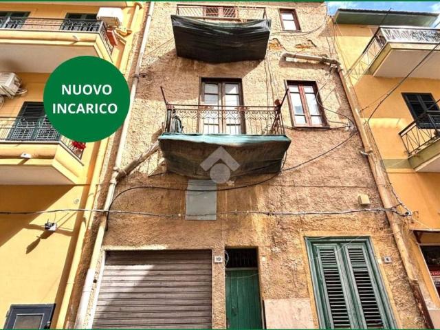 Vendesi stabile/palazzo a Bagheria via Grappa, 6