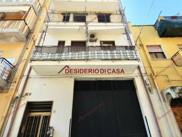 Vendesi stabile/palazzo a Bagheria via Silvio Pellico, 17