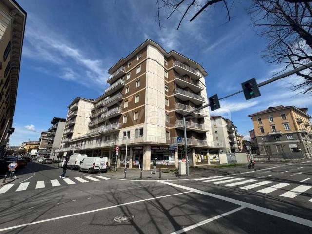 Vendesi stabile/palazzo a Bergamo, Stazione