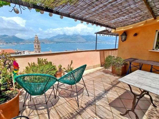 Vendesi stabile/palazzo a Gaeta via Aragonese