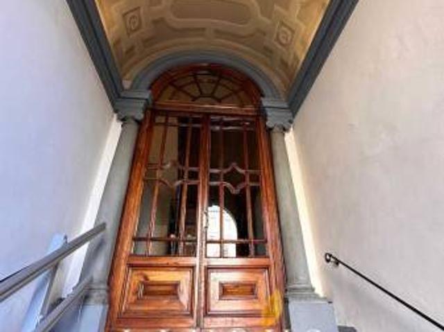 Vendesi stabile/palazzo a Firenze viale Spartaco Lavagnini, San Marco SS Annunziata