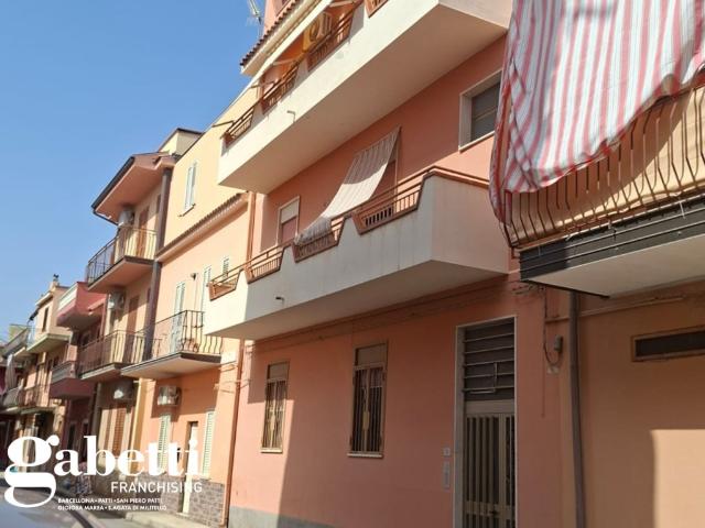 Vendesi stabile/palazzo a Oliveri