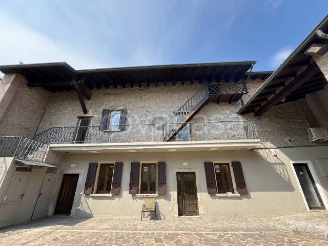 Vendesi stabile/palazzo a Lonato del Garda via Sorattino