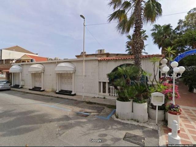 Vendesi stabile/palazzo a Messina, Torre Faro