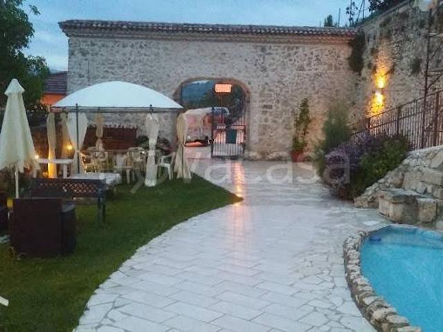 Vendesi stabile/palazzo a Scurcola Marsicana