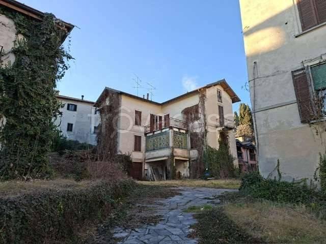 Vendesi stabile/palazzo a Schianno, Gazzada Schianno