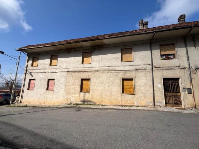 Vendesi stabile/palazzo a Spezzano della Sila via Roma