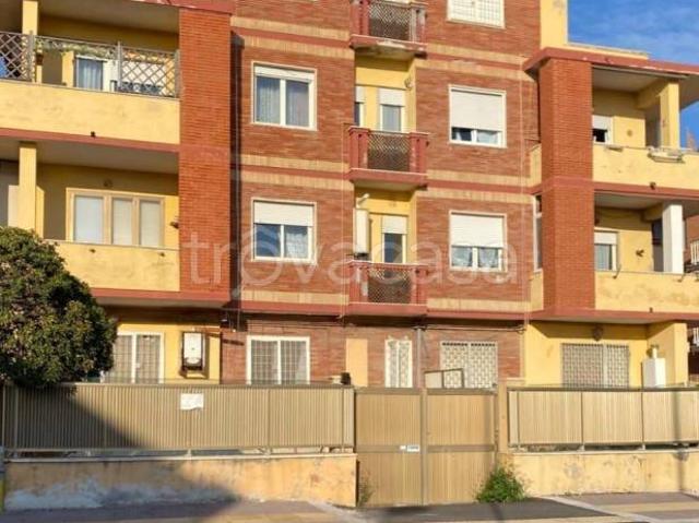 Vendesi stabile/palazzo a Pomezia