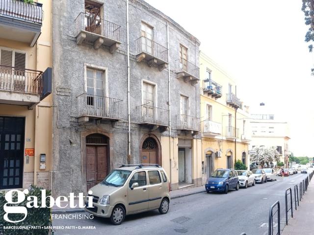 Vendesi stabile/palazzo a Patti