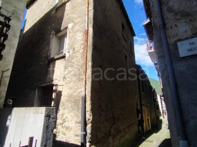 Vendesi stabile/palazzo a Pagnona via Centrale