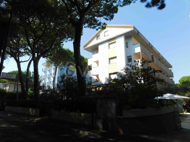 Vendesi stabile/palazzo a Pinarella, Cervia
