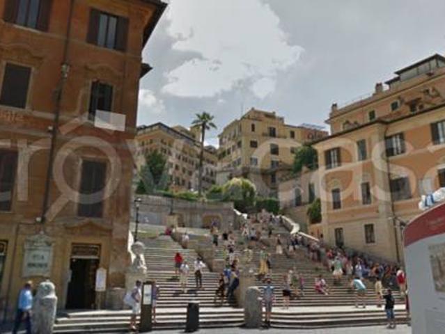 Vendesi stabile/palazzo a Roma, Trevi