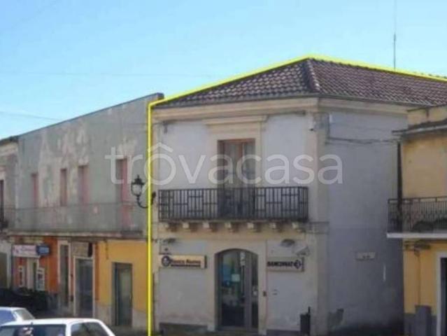 Vendesi stabile/palazzo a Raddusa piazza Umberto I, 9