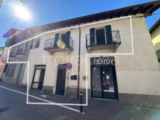 Vendesi stabile/palazzo a Taino via Giuseppe Mazzini, 11