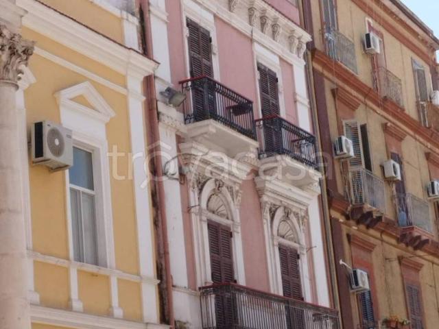 Vendesi stabile/palazzo a Taranto, Borgo