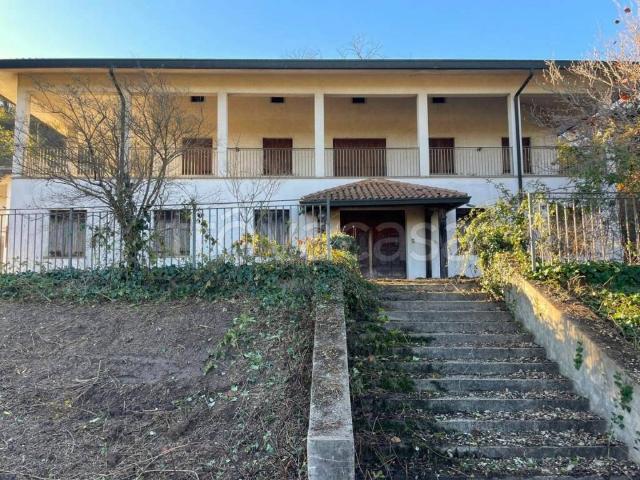 Vendesi stabile/palazzo a Teolo, Teolo
