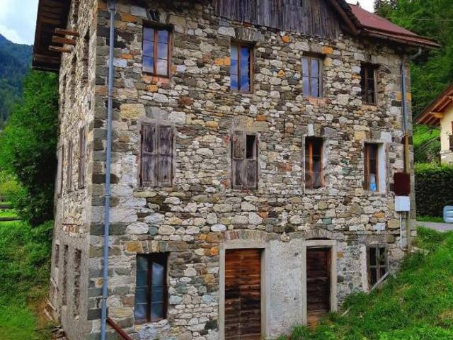 Vendesi stabile/palazzo a Val di Zoldo via Ciamber